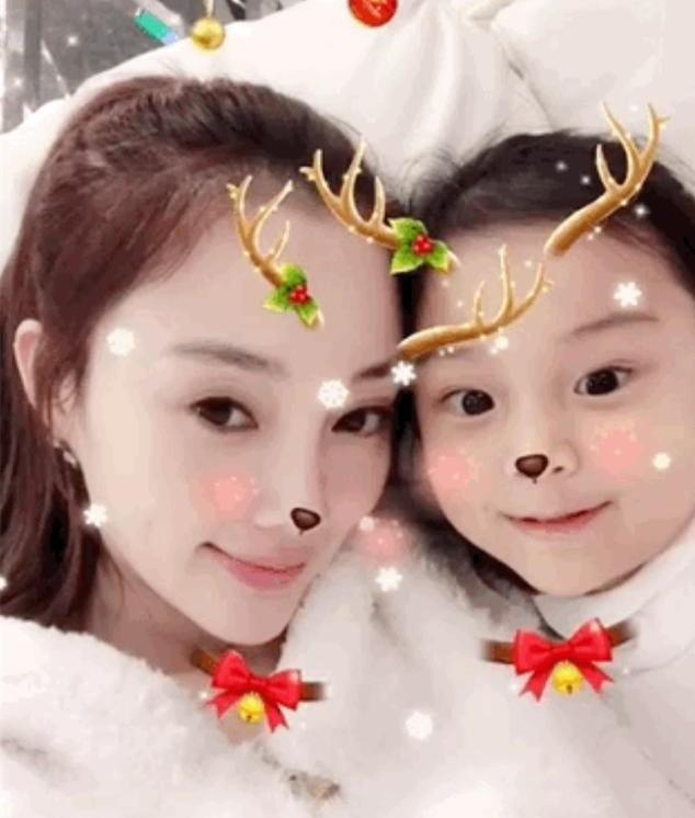 李小璐展現(xiàn)新篇章，最新新聞閃耀登場！