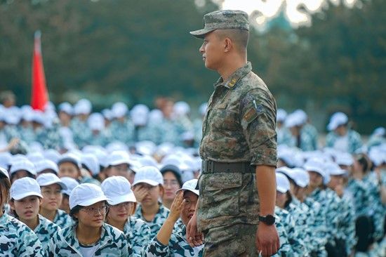 最新軍旅歌曲2024，軍歌嘹亮，情義永恒