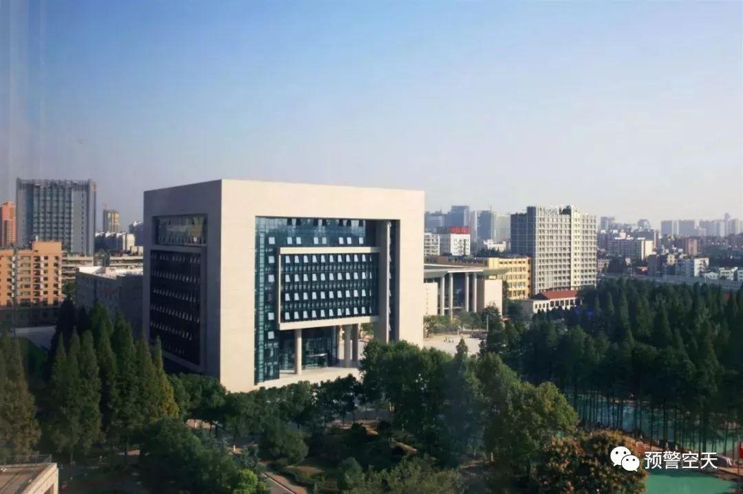 空軍預(yù)警學(xué)院最新動態(tài)與小巷深處的獨特風(fēng)景揭秘