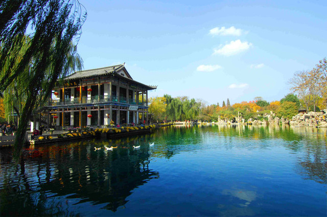 大明湖深度游，巷弄美食秘境探索
