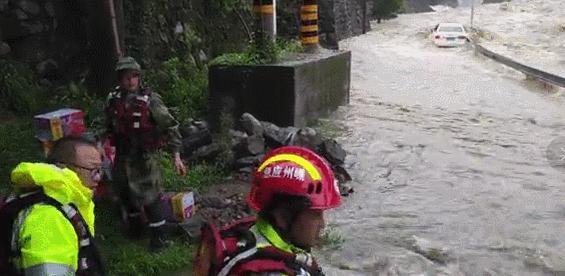 臺(tái)風(fēng)最新動(dòng)態(tài)，登陸與變化共舞，自信成就夢(mèng)想之路