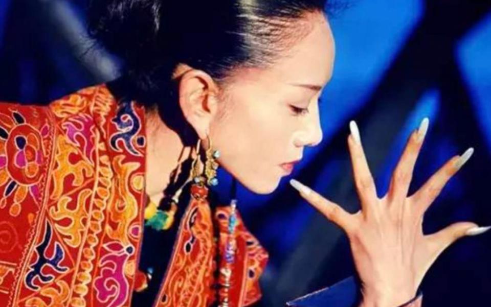 楊麗萍最新近照曝光，如何獲取并評價舞蹈巨星的最新照片？