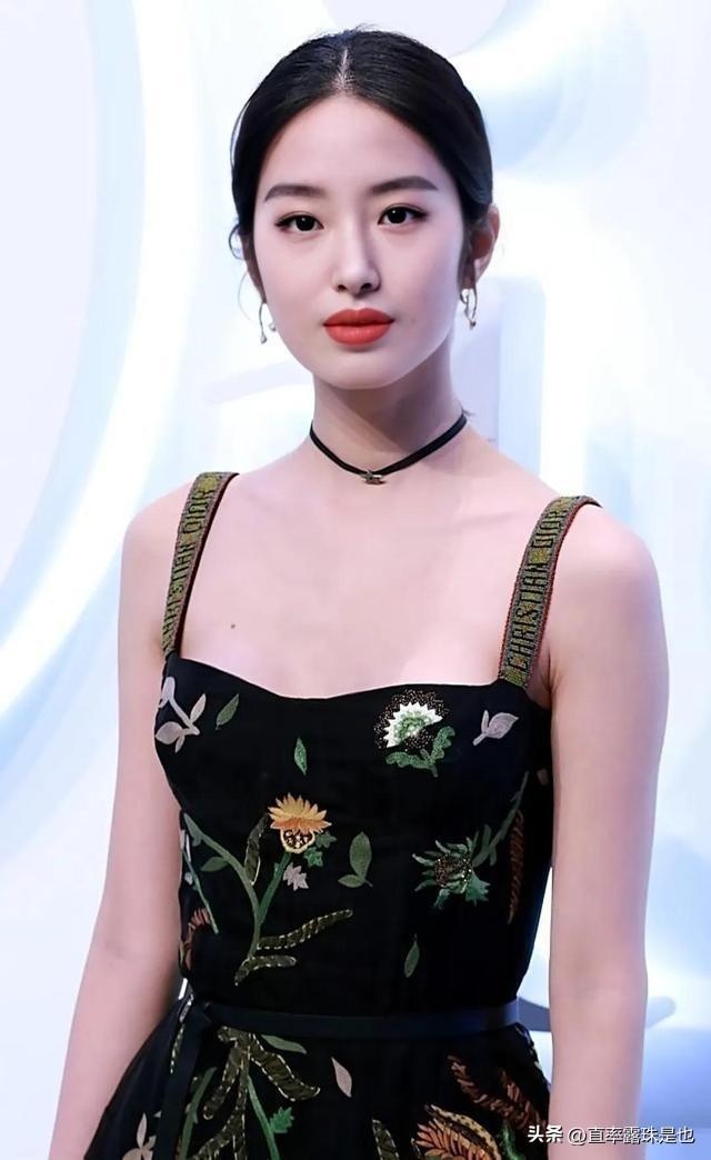 演員鈺探尋隱秘寶藏，小巷特色小店的奇妙之旅