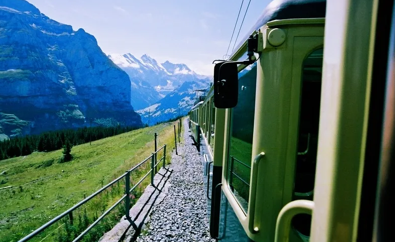 成都至哈爾濱機票價格查詢，時空之旅的飛行軌跡