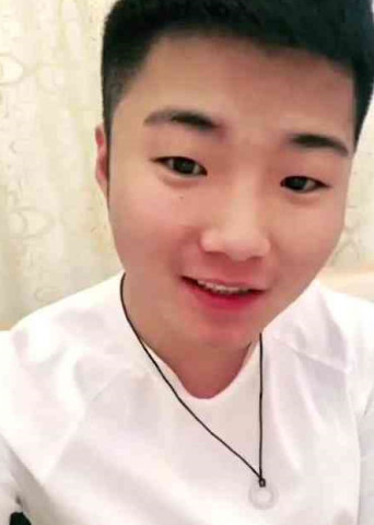 白小白最新時尚活力照片曝光，捕捉魅力瞬間