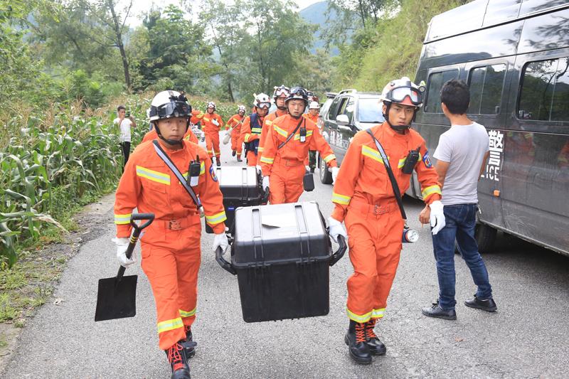 納雍山體滑坡最新消息，探秘滑坡背后神秘角落的小巷特色小店