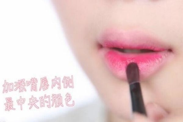 最新口紅涂法教程，輕松打造完美唇妝技巧