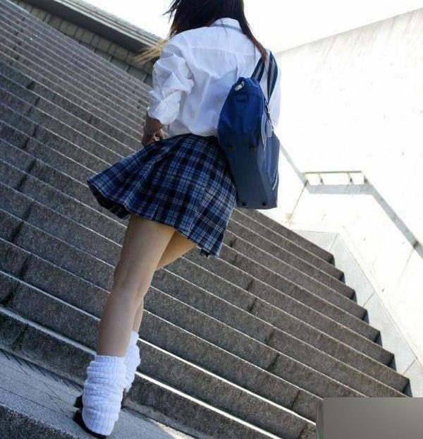 最新女校服，時(shí)代變遷中的校園風(fēng)尚標(biāo)志